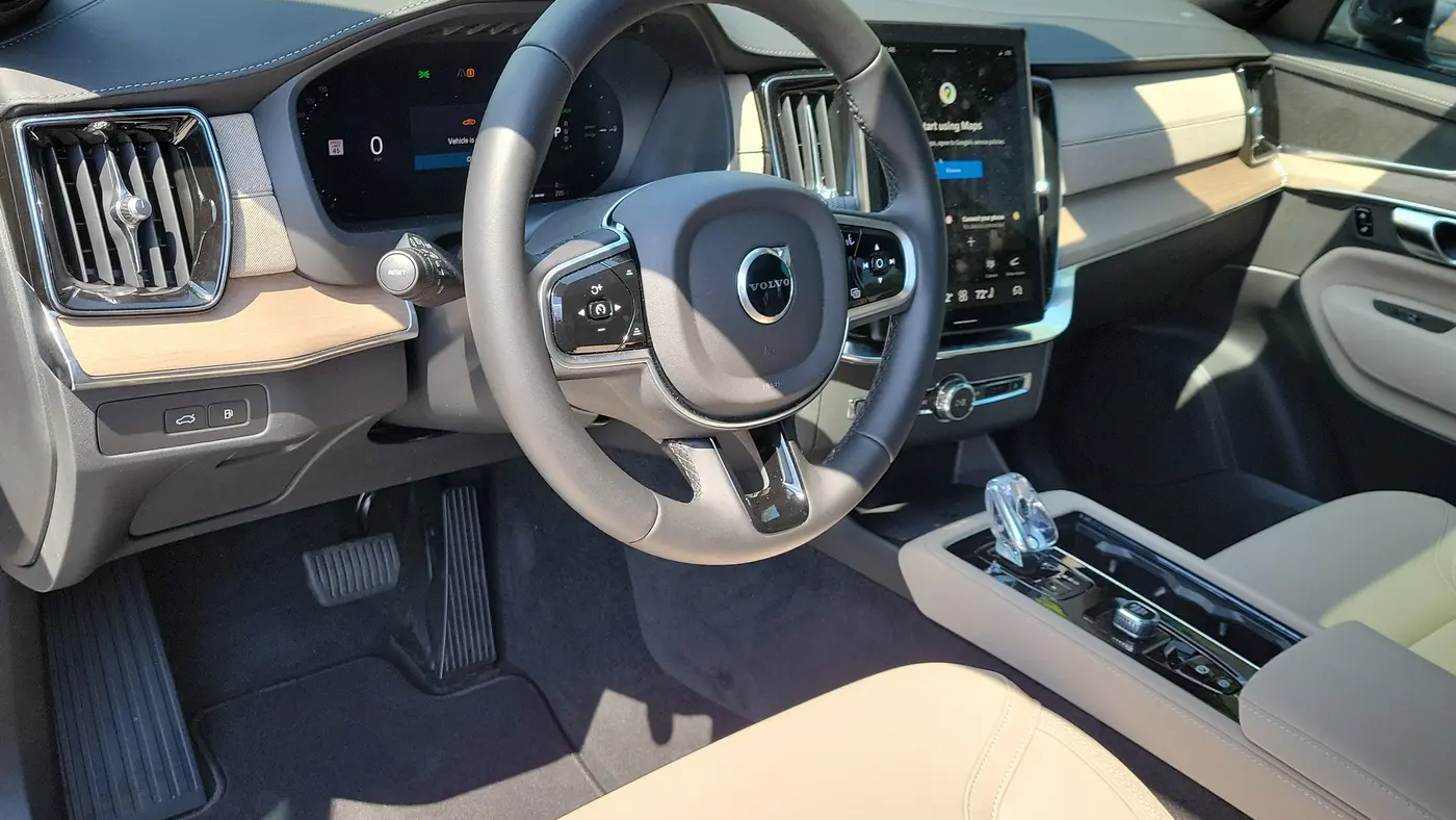 2026 Volvo XC90 T8 Core