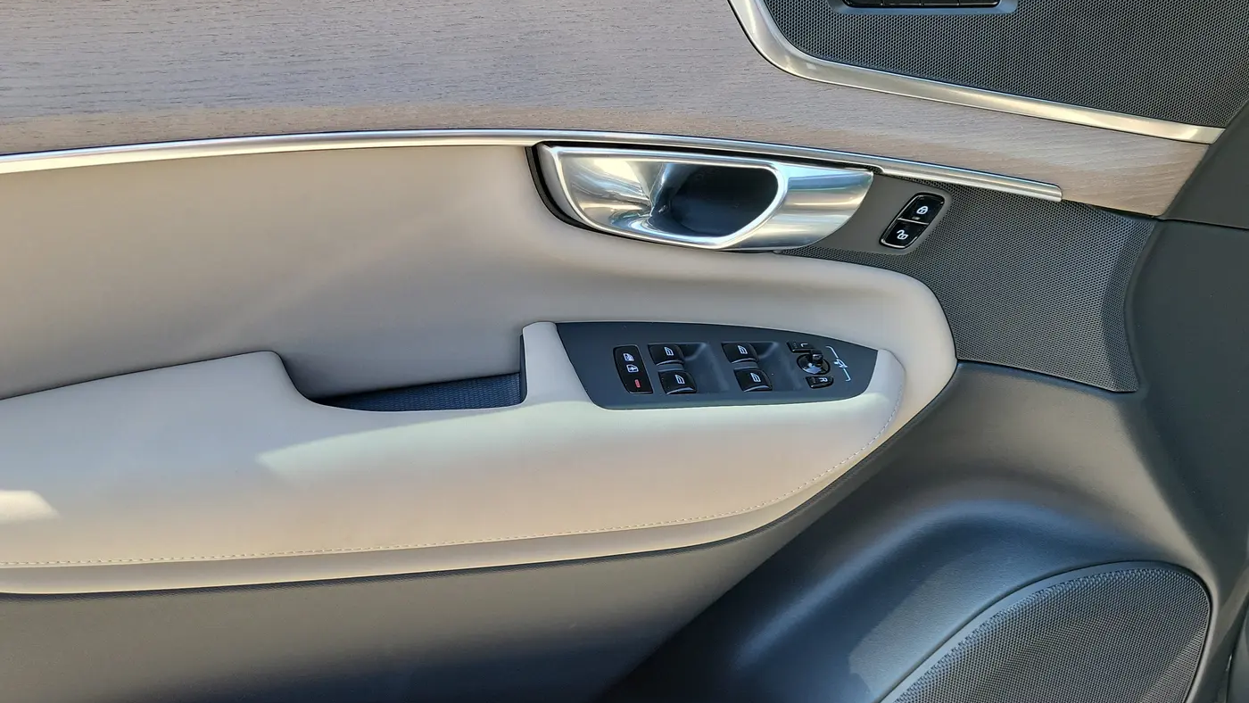 2026 Volvo XC90 T8 Core