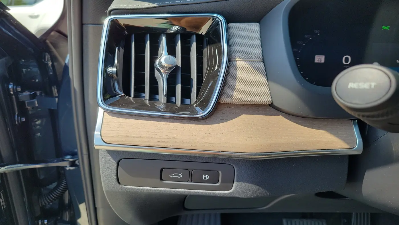 2026 Volvo XC90 T8 Core