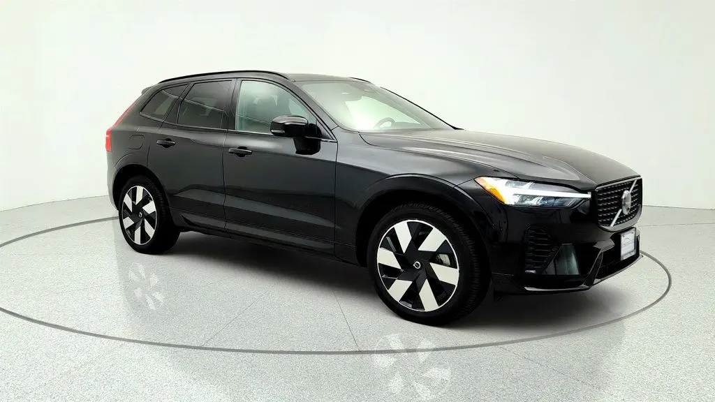 2025 Volvo XC60 T8 Plus Dark Theme