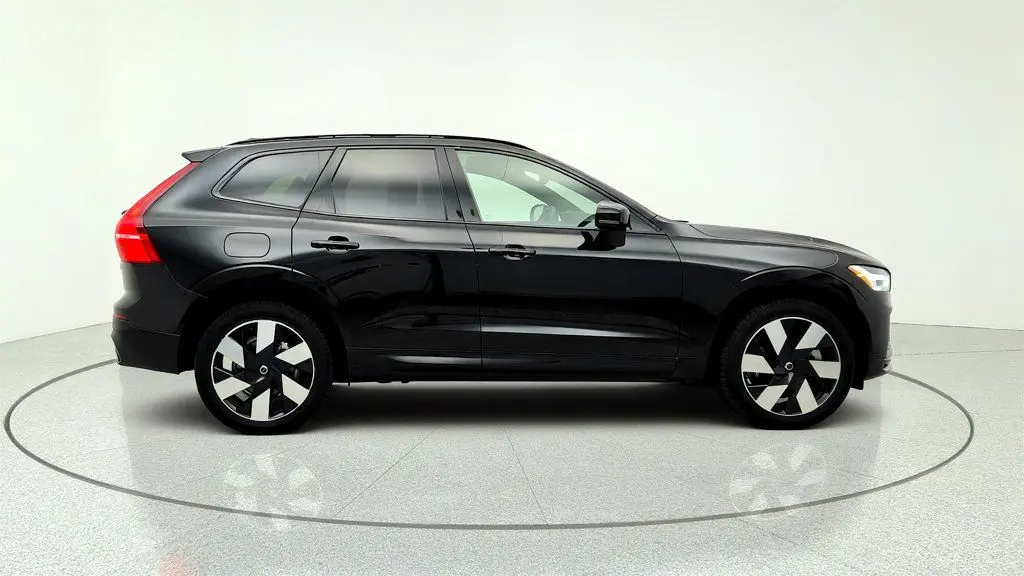 2025 Volvo XC60 T8 Plus Dark Theme