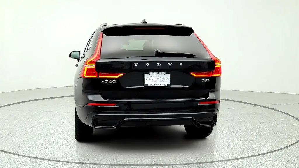 2025 Volvo XC60 T8 Plus Dark Theme