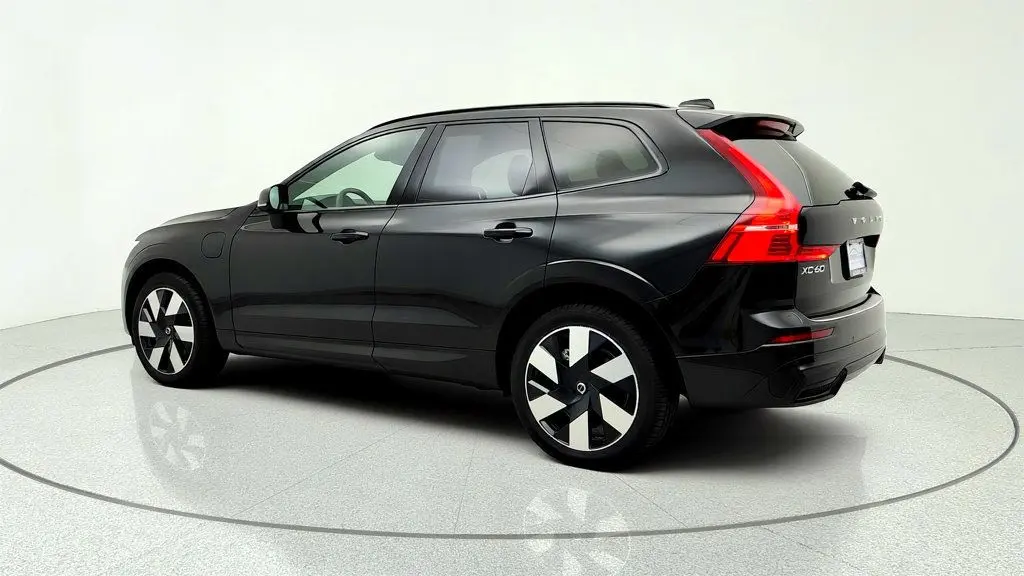 2025 Volvo XC60 T8 Plus Dark Theme