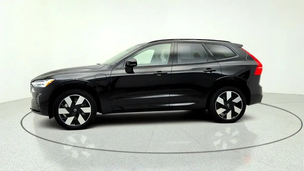 2025 Volvo XC60 T8 Plus Dark Theme