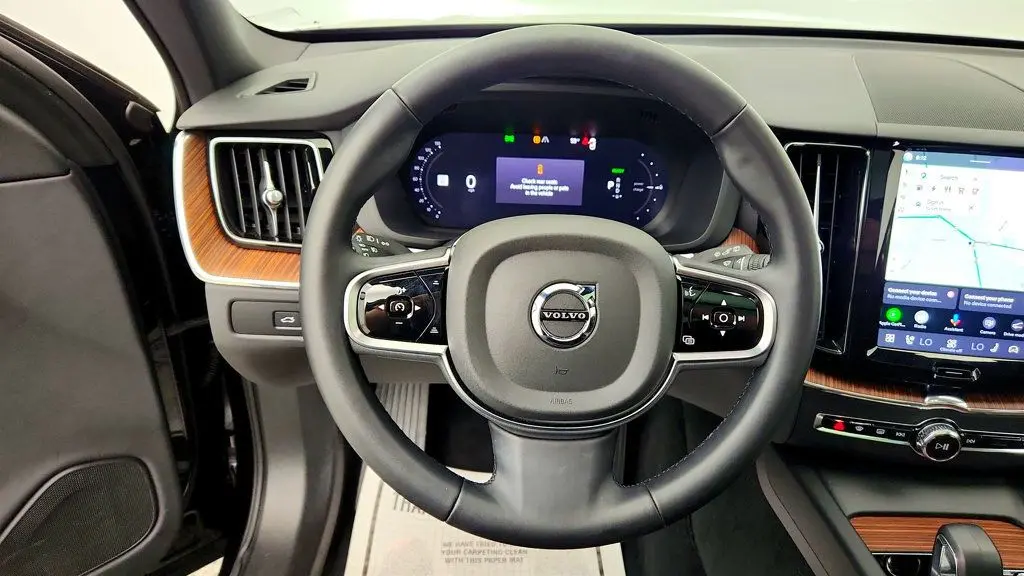 2025 Volvo XC60 T8 Plus Dark Theme