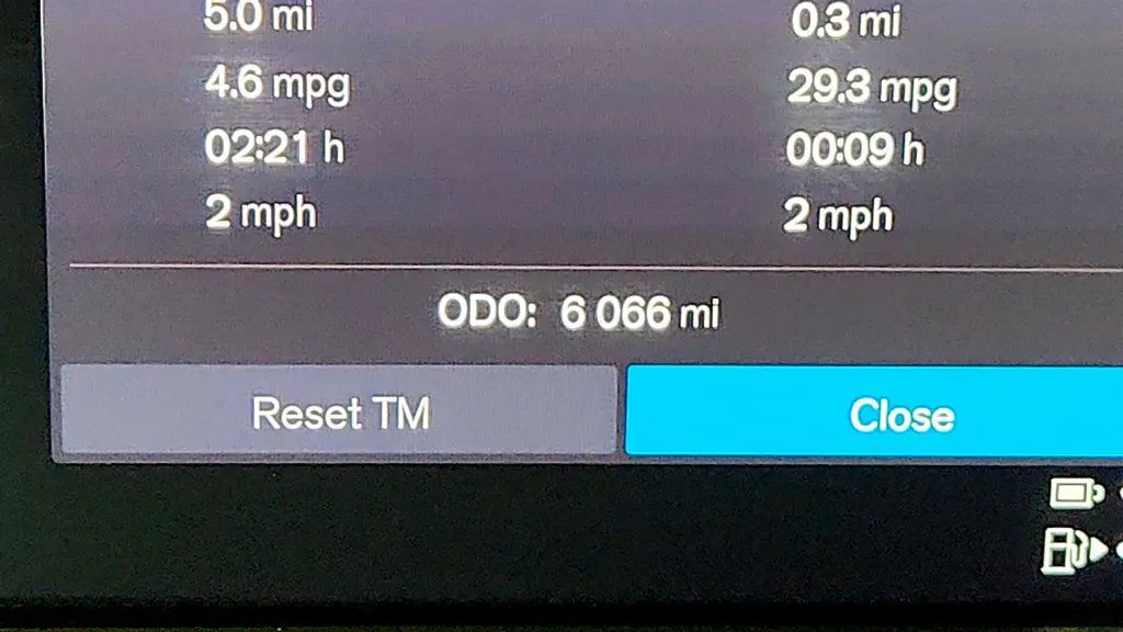 2025 Volvo XC60 T8 Plus Dark Theme