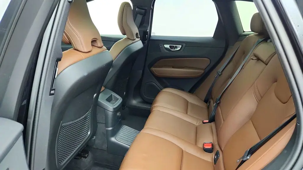 2025 Volvo XC60 T8 Plus Dark Theme