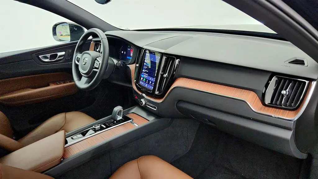 2025 Volvo XC60 T8 Plus Dark Theme
