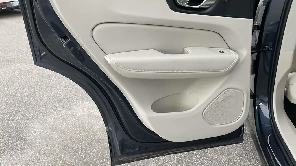 2026 Volvo XC60 T8 Ultra
