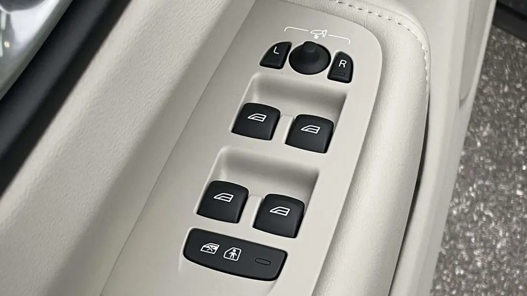 2026 Volvo XC60 T8 Ultra
