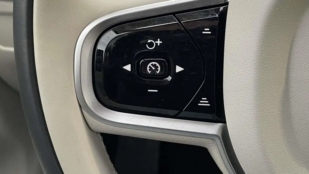 2026 Volvo XC60 T8 Ultra