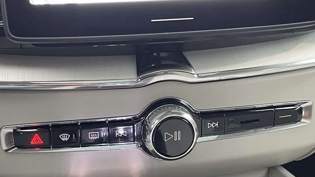 2026 Volvo XC60 T8 Ultra