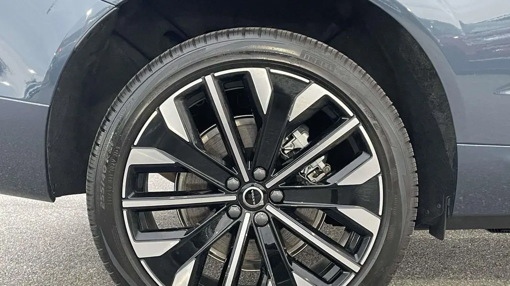 2026 Volvo XC60 T8 Ultra