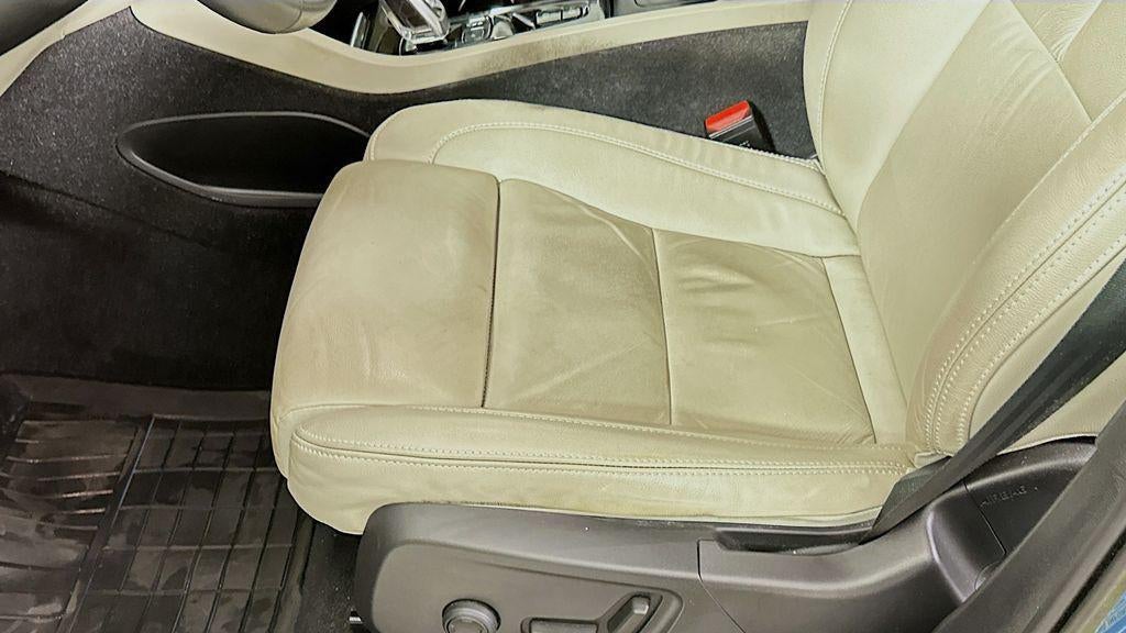2023 Volvo XC40 B4 Plus Bright Theme