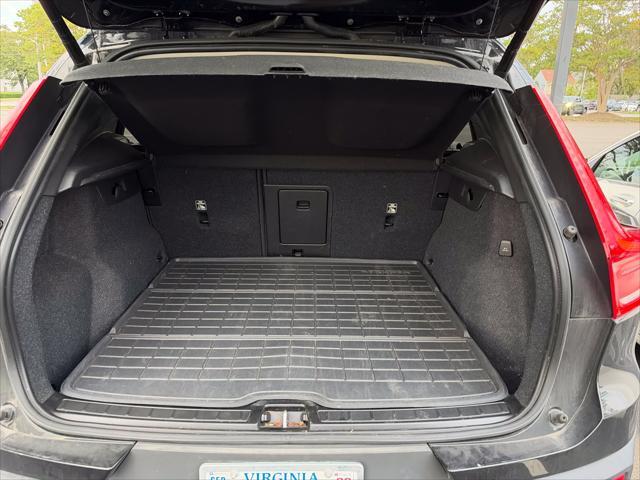 2023 Volvo XC40 - $27,198