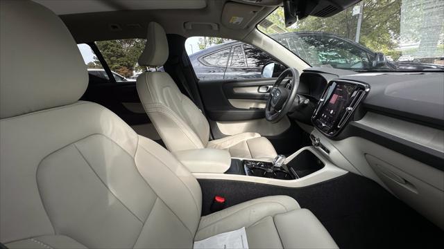 2023 Volvo XC40 - $27,198