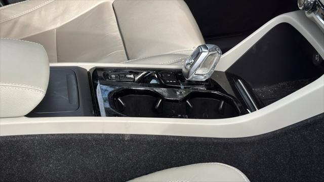 2023 Volvo XC40 - $27,198