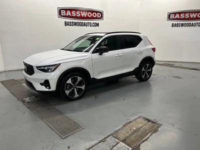 2023 Volvo XC40 B4 Ultimate Dark Theme 4DR SUV