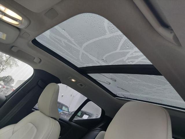 2023 Volvo XC40 - $21,036