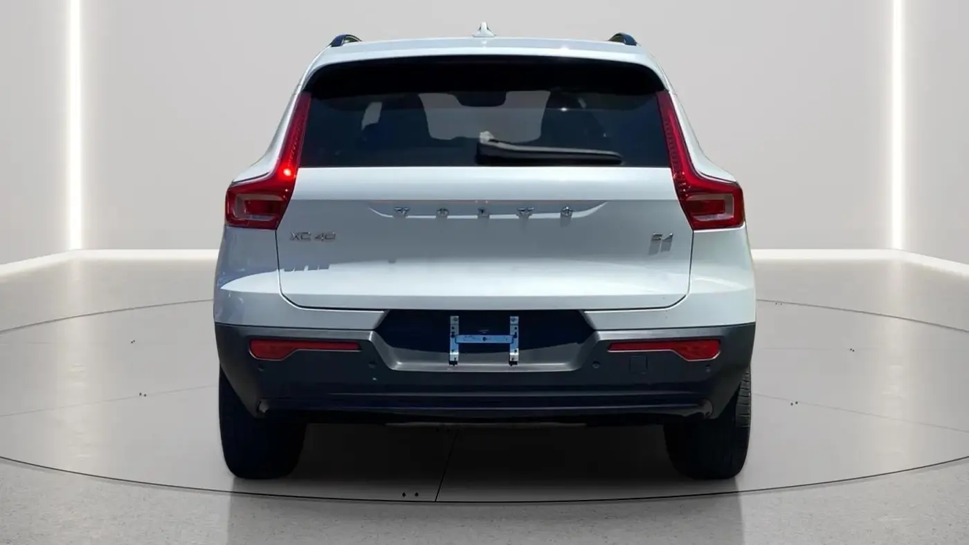 2023 Volvo XC40 B4 Ultimate Dark Theme
