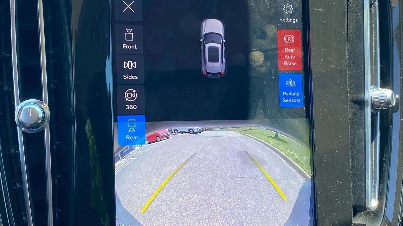 2023 Volvo XC40 B4 Ultimate Dark Theme