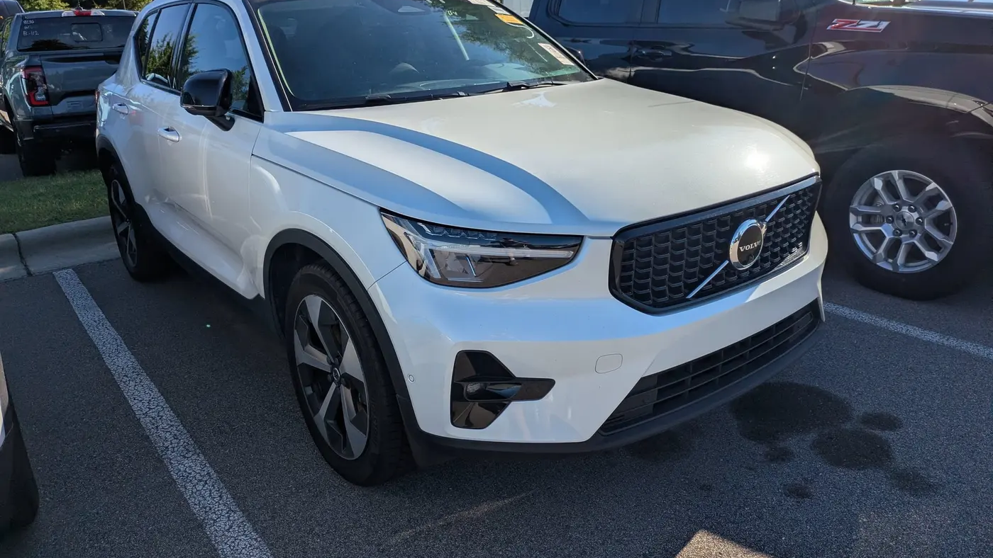 Preowned 2023 Volvo XC40 B4 Ultimate Dark Theme for Sale