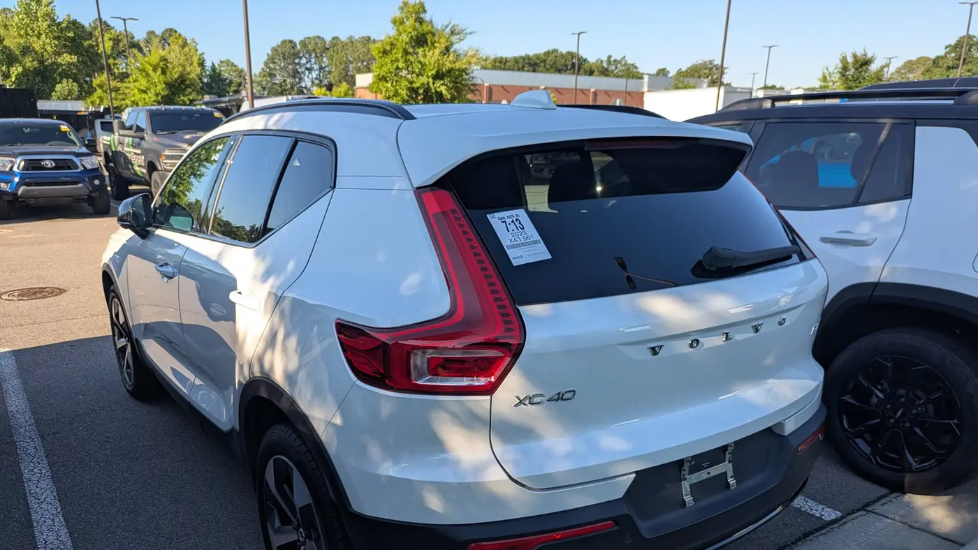 2023 Volvo XC40 B4 Ultimate Dark Theme