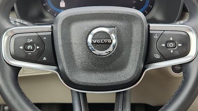 2023 Volvo XC40 B4 Ultimate Dark Theme