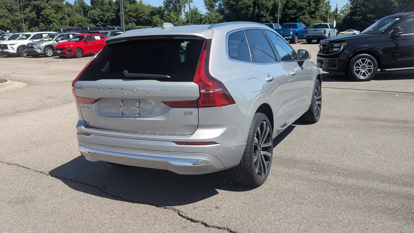2023 Volvo XC60 B5 Ultimate Bright Theme