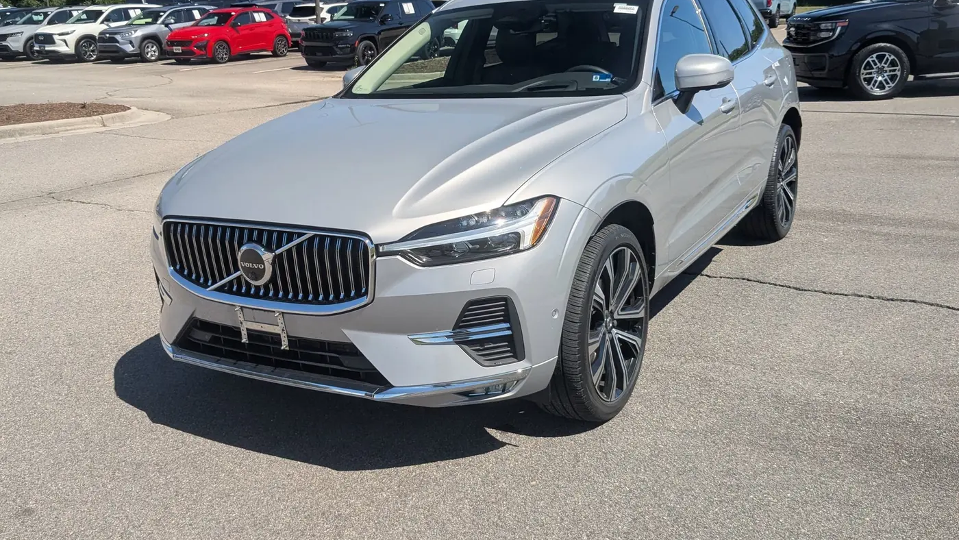 2023 Volvo XC60 B5 Ultimate Bright Theme