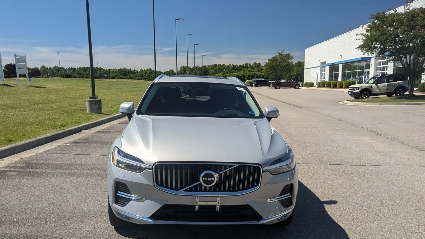 2023 Volvo XC60 B5 Ultimate Bright Theme