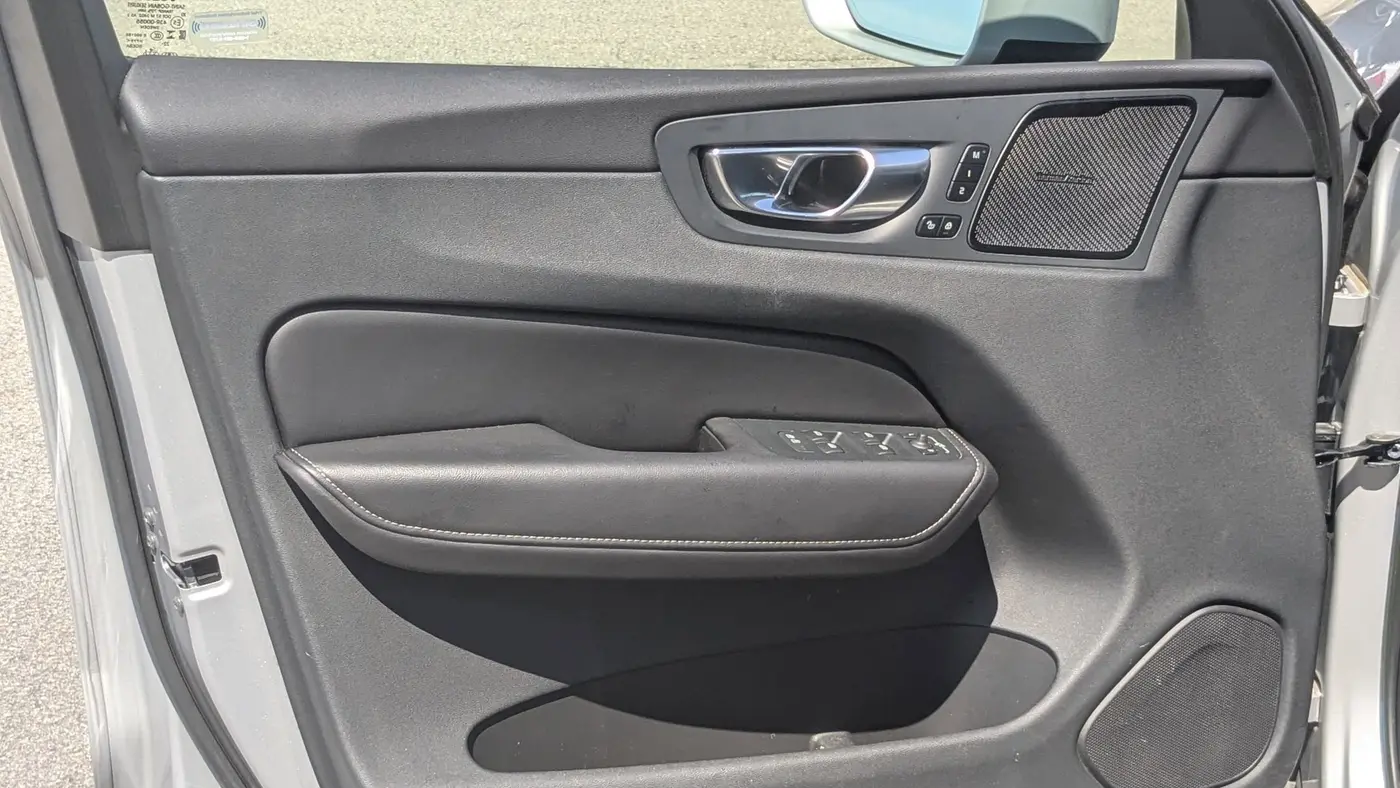 2023 Volvo XC60 B5 Ultimate Bright Theme