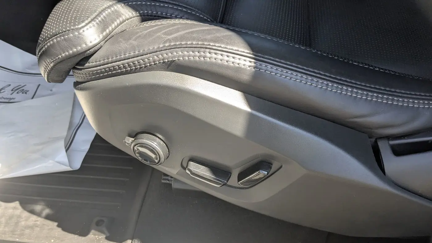 2023 Volvo XC60 B5 Ultimate Bright Theme