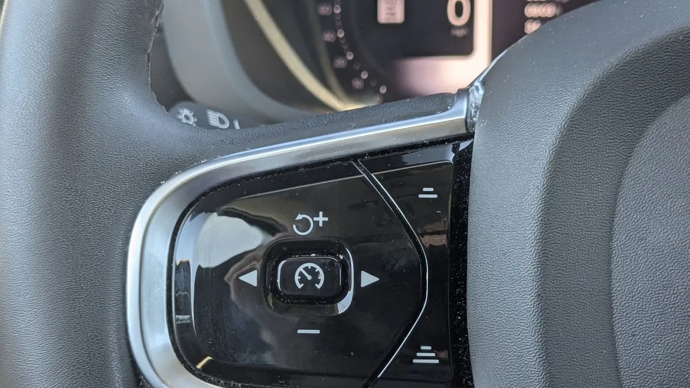 2023 Volvo XC60 B5 Ultimate Bright Theme