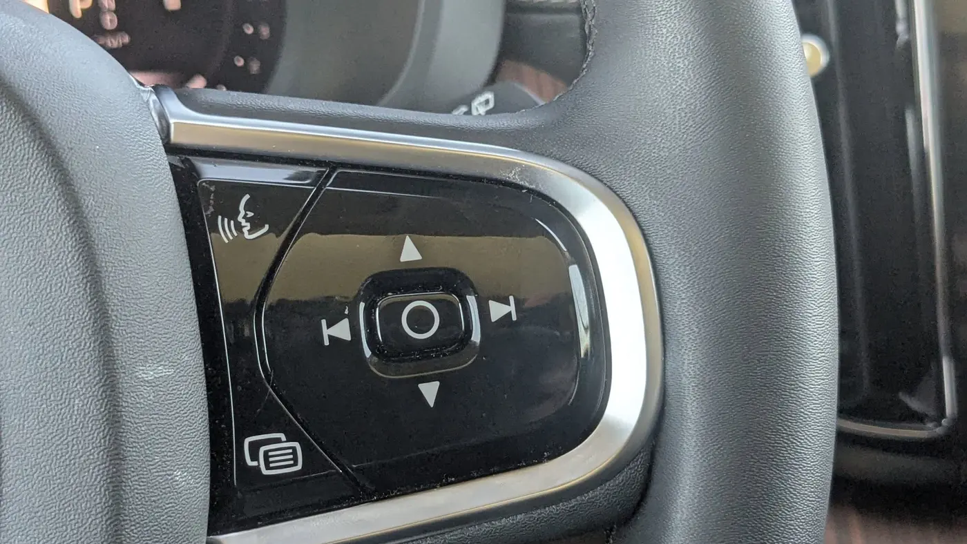 2023 Volvo XC60 B5 Ultimate Bright Theme
