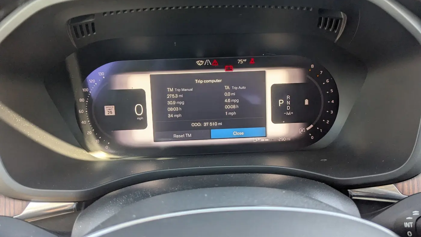 2023 Volvo XC60 B5 Ultimate Bright Theme