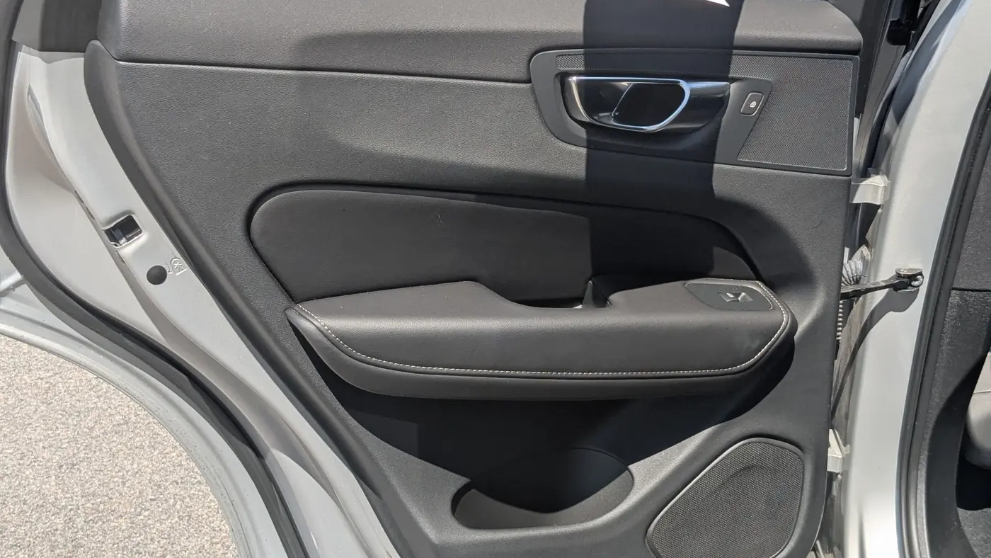 2023 Volvo XC60 B5 Ultimate Bright Theme