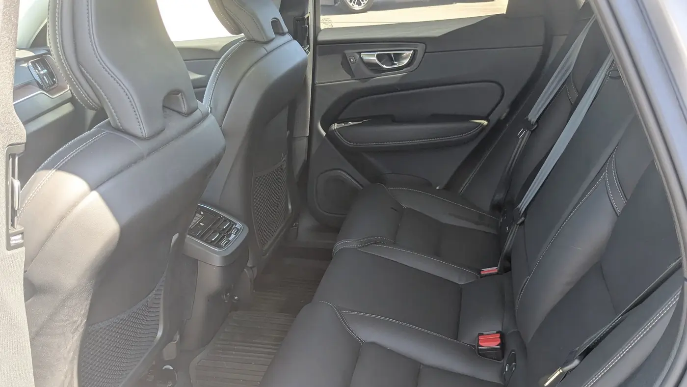 2023 Volvo XC60 B5 Ultimate Bright Theme