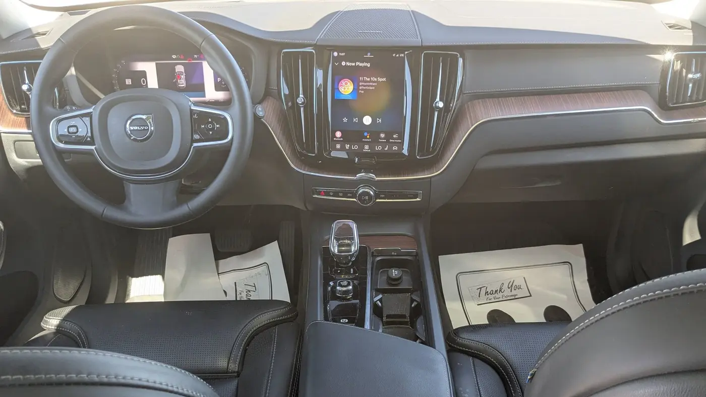 2023 Volvo XC60 B5 Ultimate Bright Theme