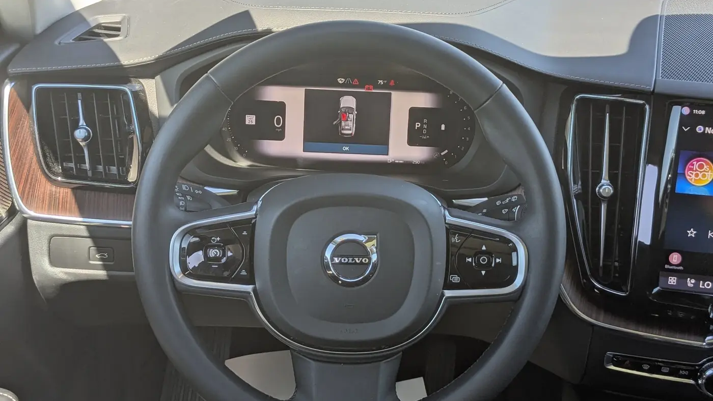 2023 Volvo XC60 B5 Ultimate Bright Theme