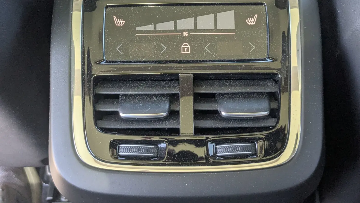 2023 Volvo XC60 B5 Ultimate Bright Theme