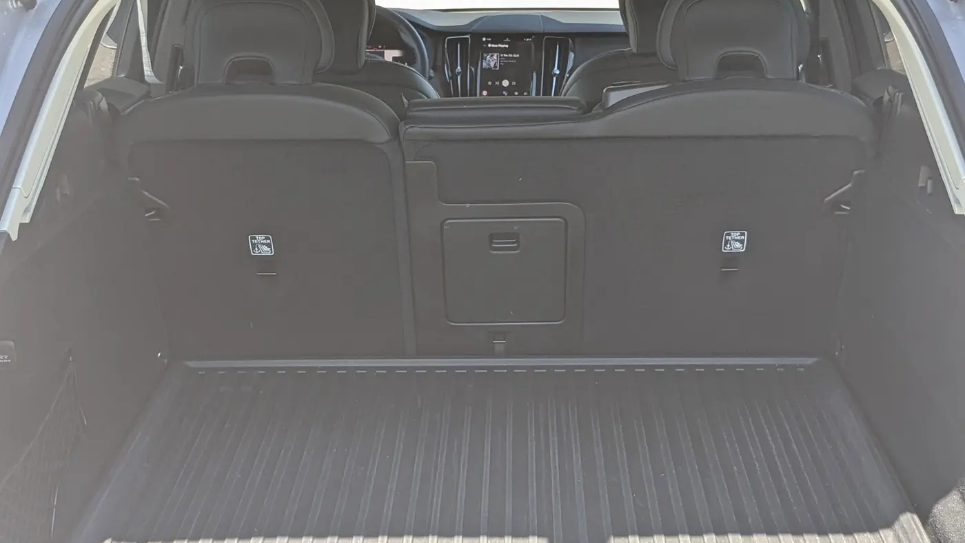 2023 Volvo XC60 B5 Ultimate Bright Theme