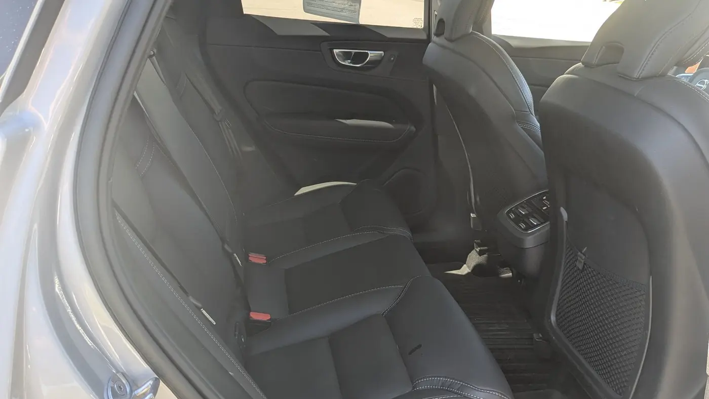2023 Volvo XC60 B5 Ultimate Bright Theme