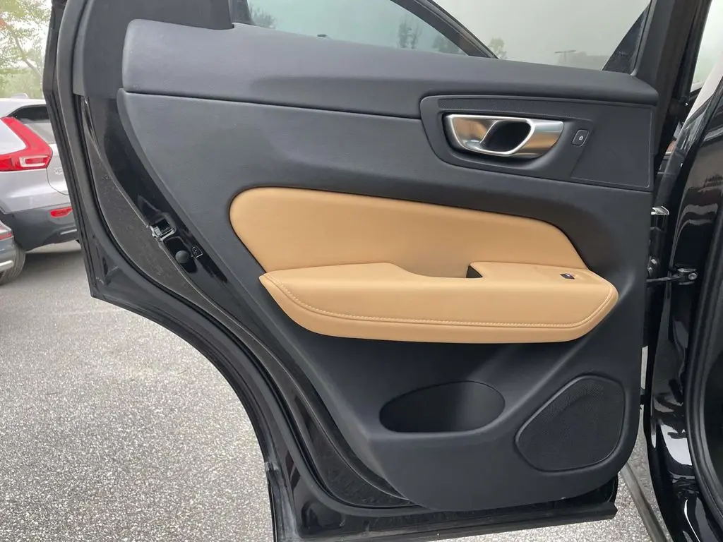 2023 Volvo XC60 - $42,480