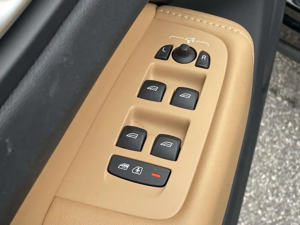 2023 Volvo XC60 - $42,480