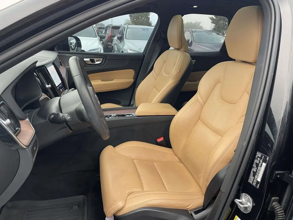 2023 Volvo XC60 - $42,480