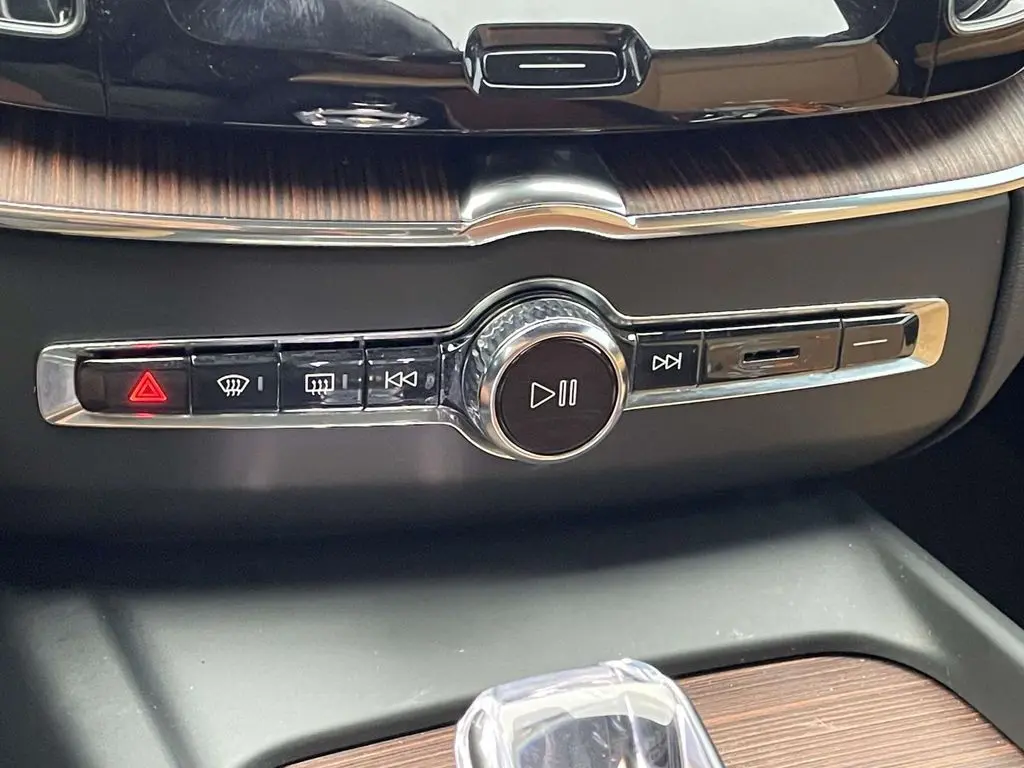 2023 Volvo XC60 - $42,480