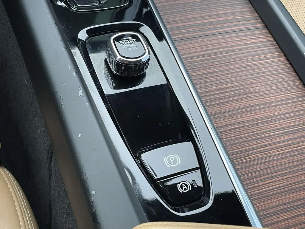 2023 Volvo XC60 - $42,480