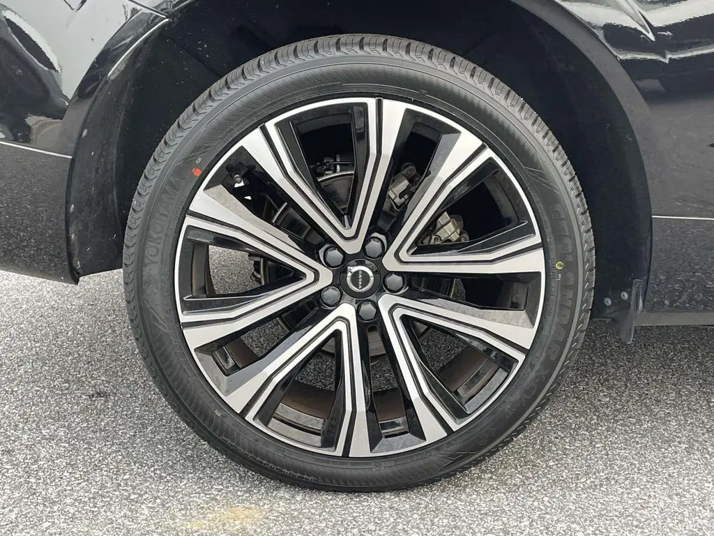2023 Volvo XC60 - $42,480