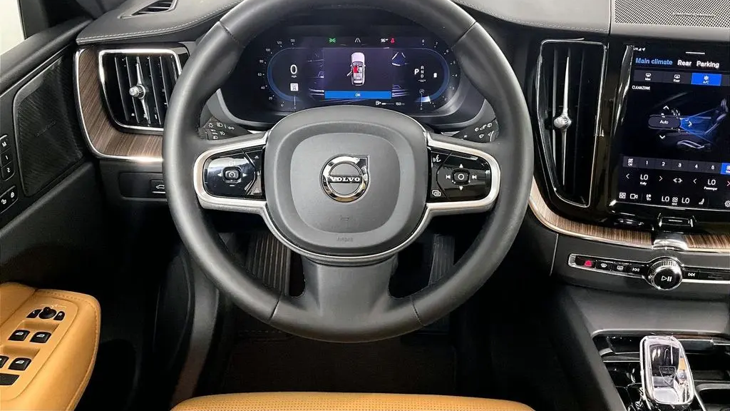 2023 Volvo XC60 B5 Ultimate Bright Theme